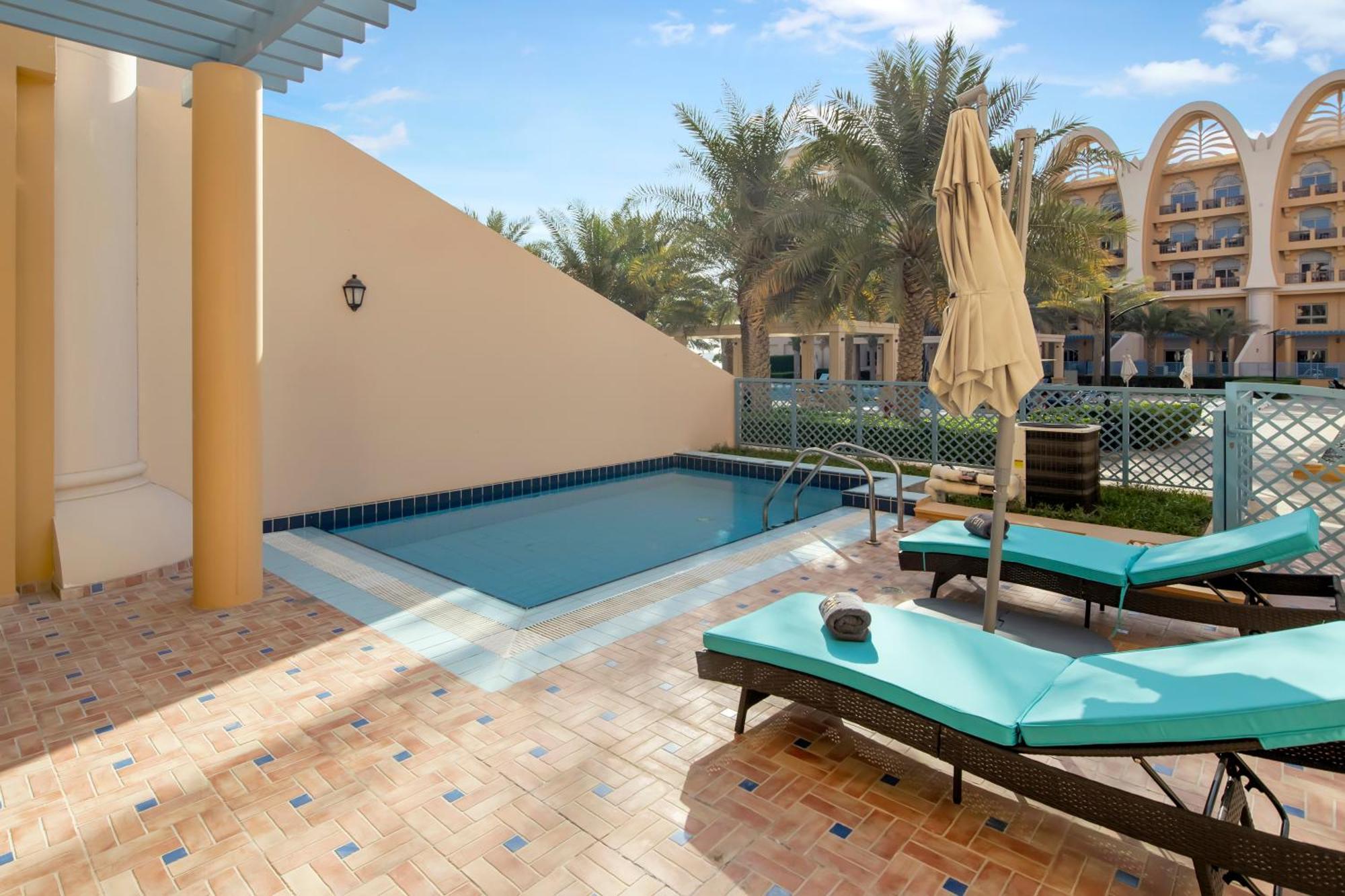 Fam Living - Private Beach Escapes In Palm Jumeirah Apartment Dubai
