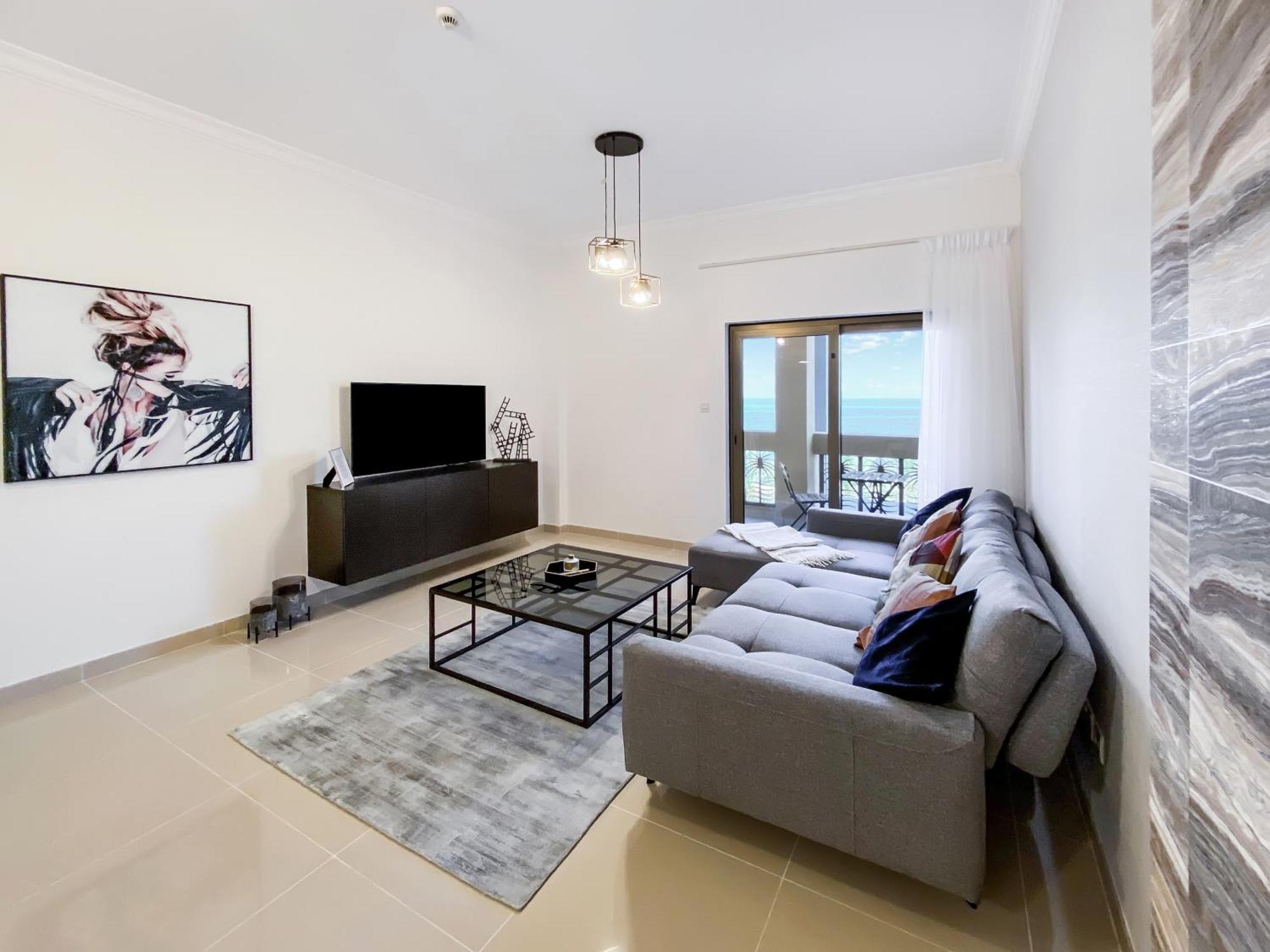 Fam Living - Private Beach Escapes In Palm Jumeirah *