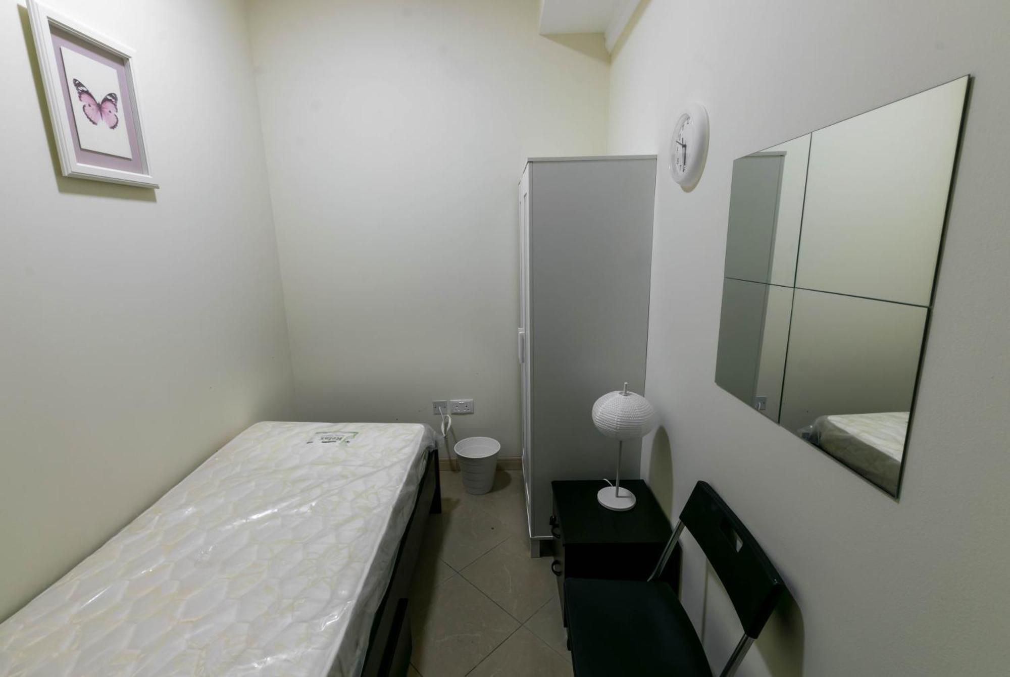 Small Budget For 'girls' Only In Dubai, Marina Privatunterkunft