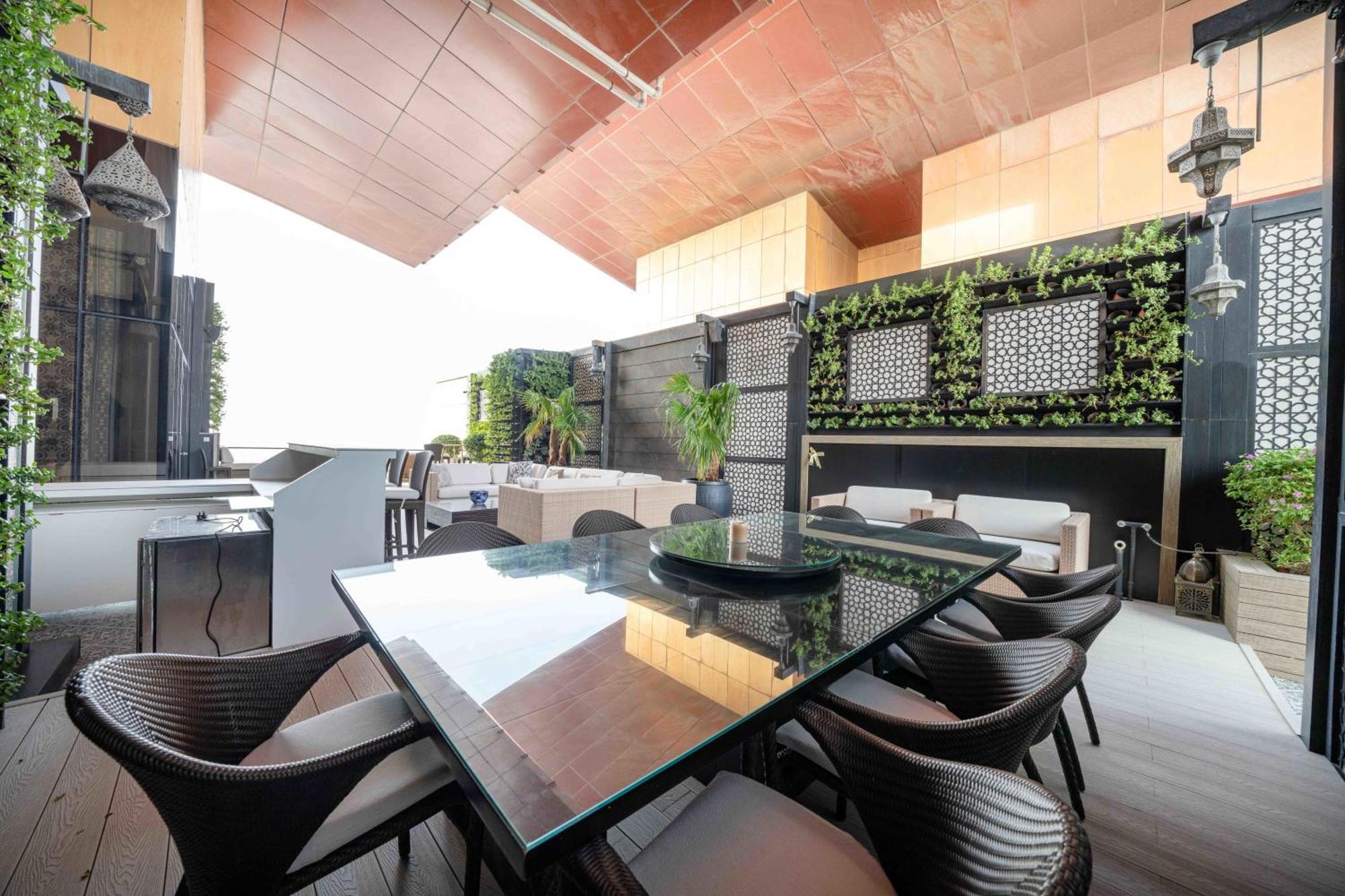 Exclusive Luxury 4 Bedroom Palm Penthouse *