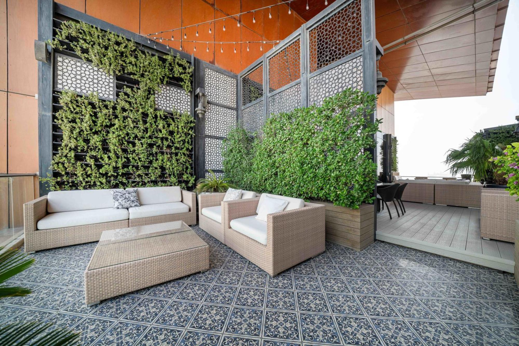Exclusive Luxury 4 Bedroom Palm Penthouse Apartment *