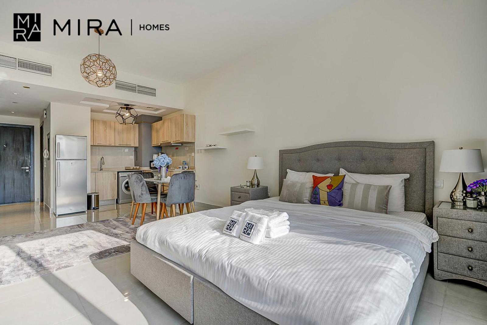 Mira Homes - Lovely In Ag Tower With Free Parking Apartment