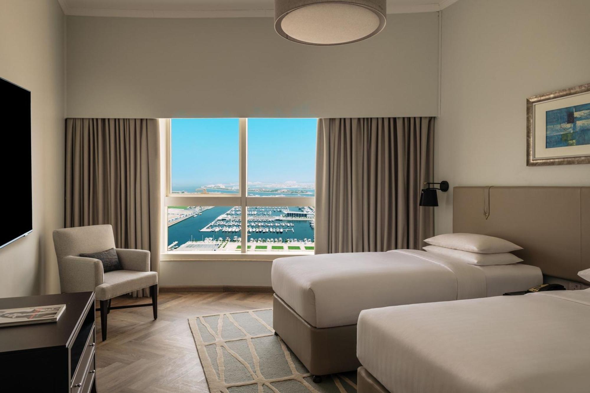 Marriott Harbour And 4* Dubai