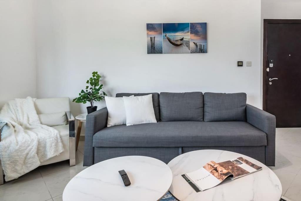 Premium 1bhk Near Metro Station Marina & Jbr Apartment