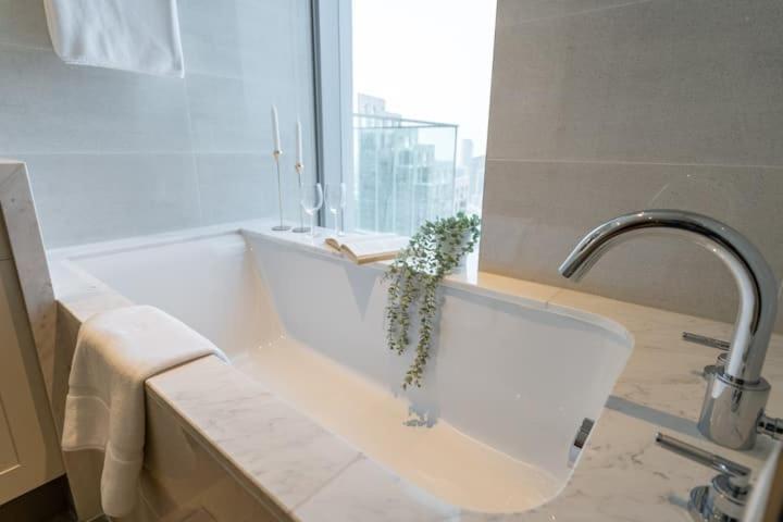 Vogue Downtown - Opera Grand - Burj Khalifa & Fountain Views Apartment *