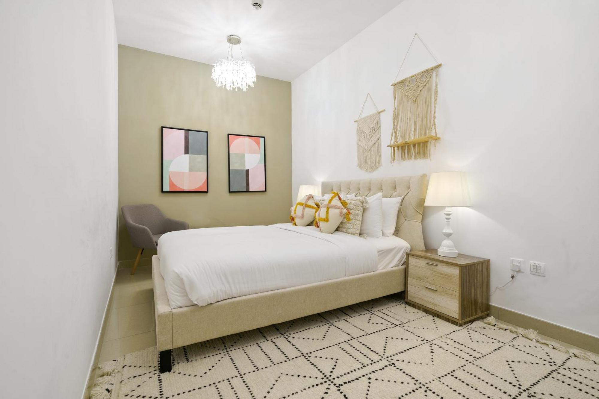 New! Luxury 3bedroom With Spectacular Burj Views Downtown *