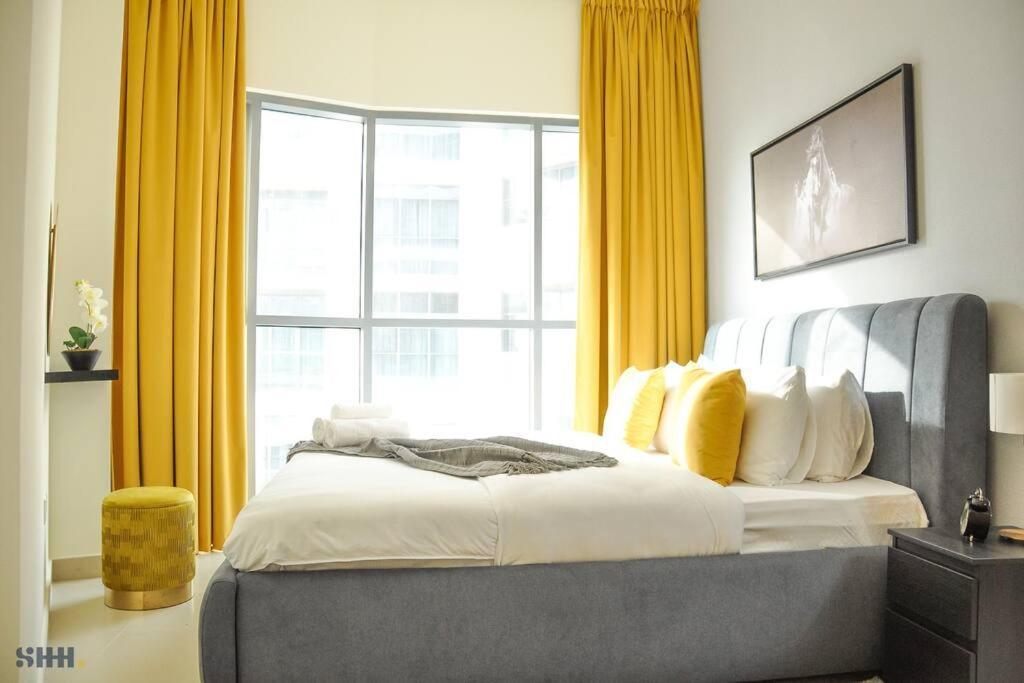 Lovely 2 Bedroom W/burj Khalifa View! Holiday home Dubai