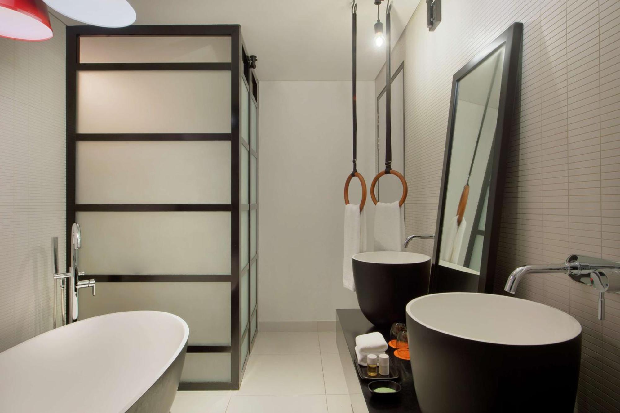 Canopy By Hilton Al Seef Hotel 4*
