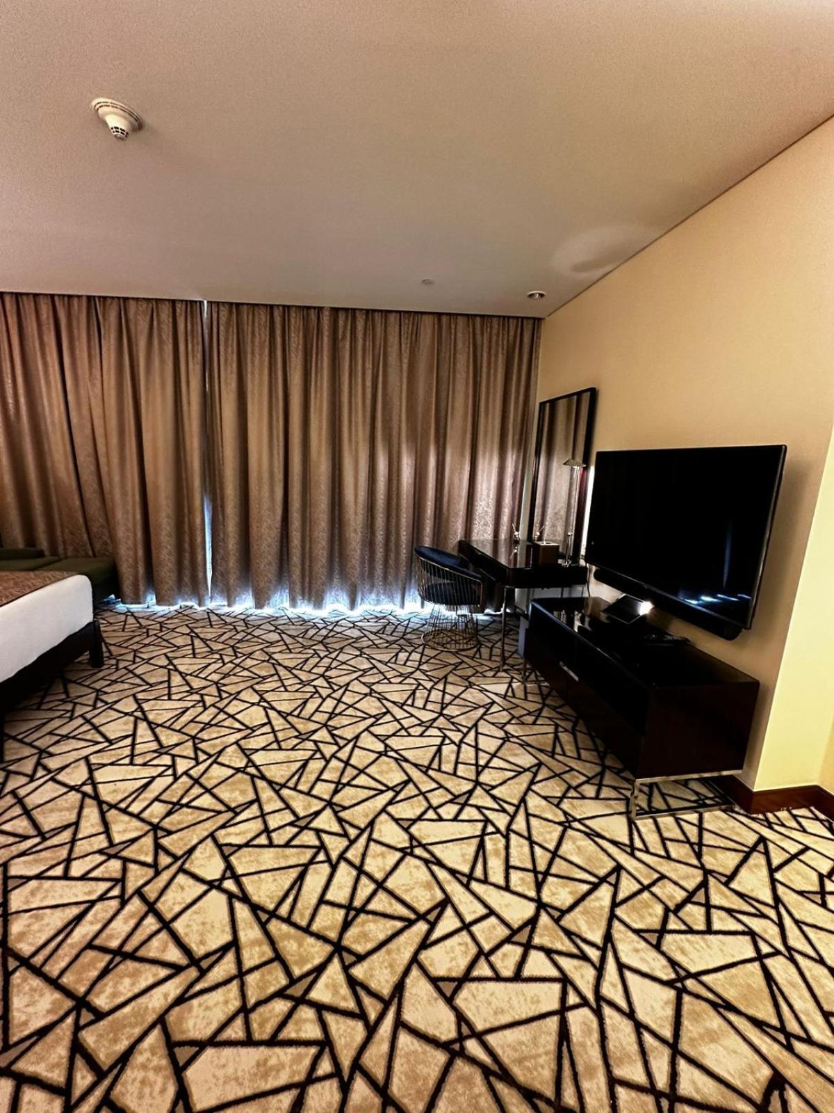 Mall Fashion Avenue Burj Khalifa View Residence- Formerly Address Mall *