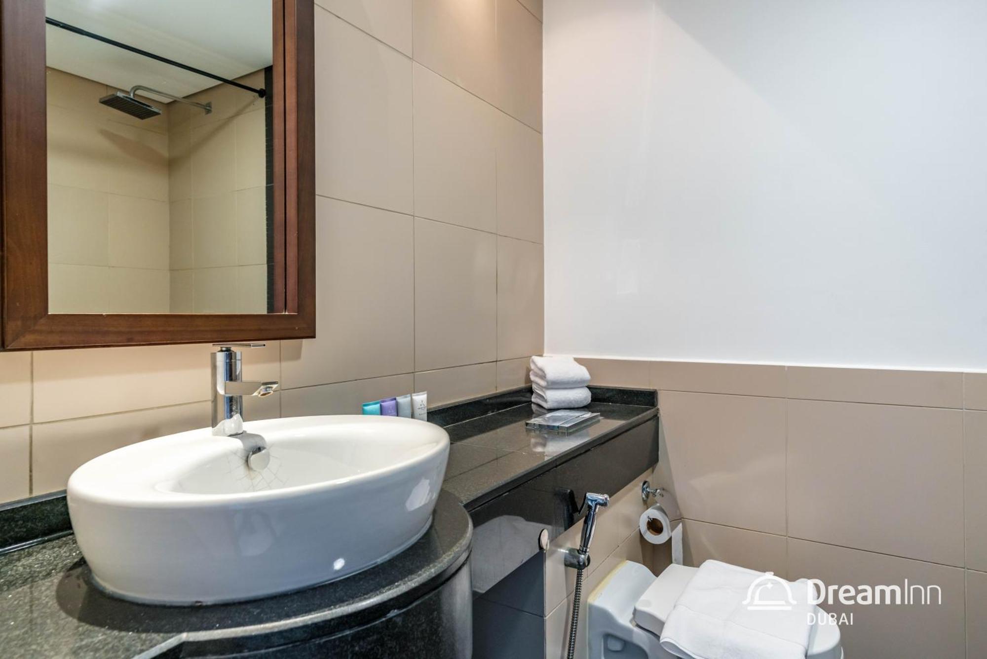 Dream Apartments- West Wharf Tower Canal View *