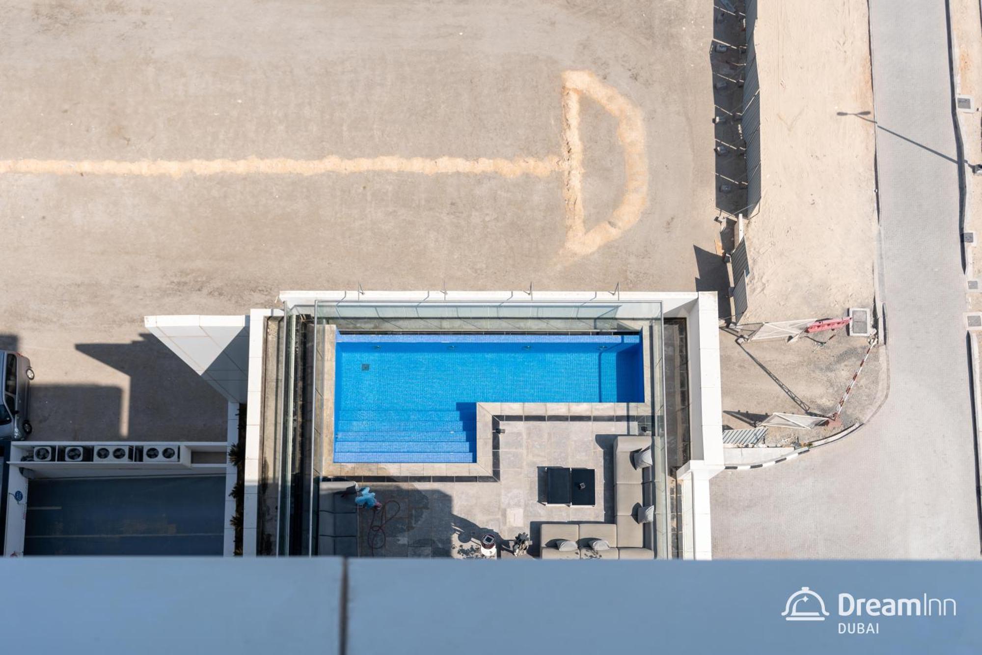 Dream Apartments- West Wharf Tower Canal View Dubai
