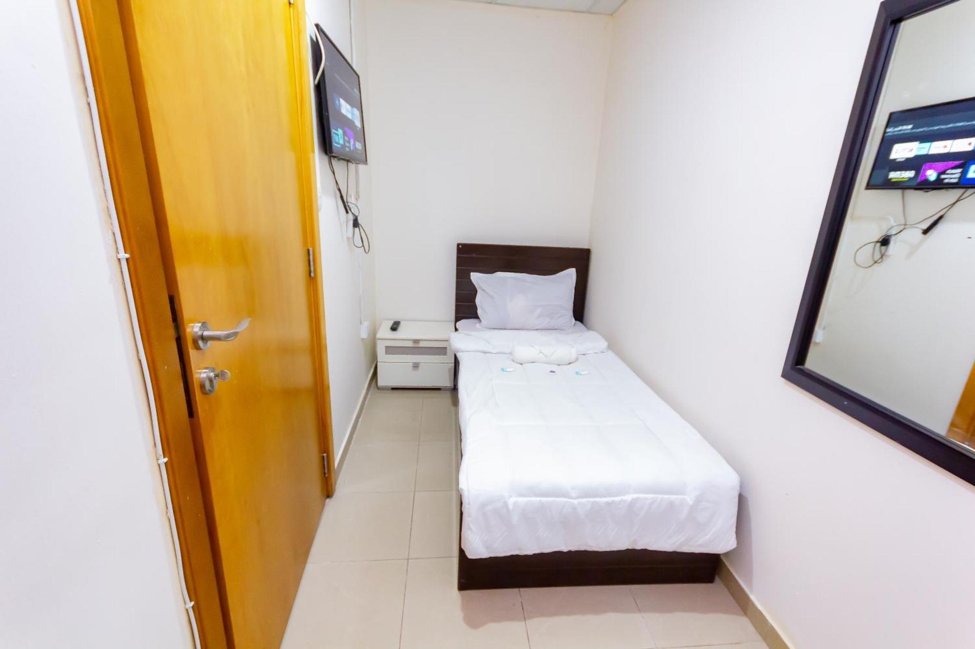 Privatunterkunft Small Budget For 'girls' Only In Dubai, Marina *