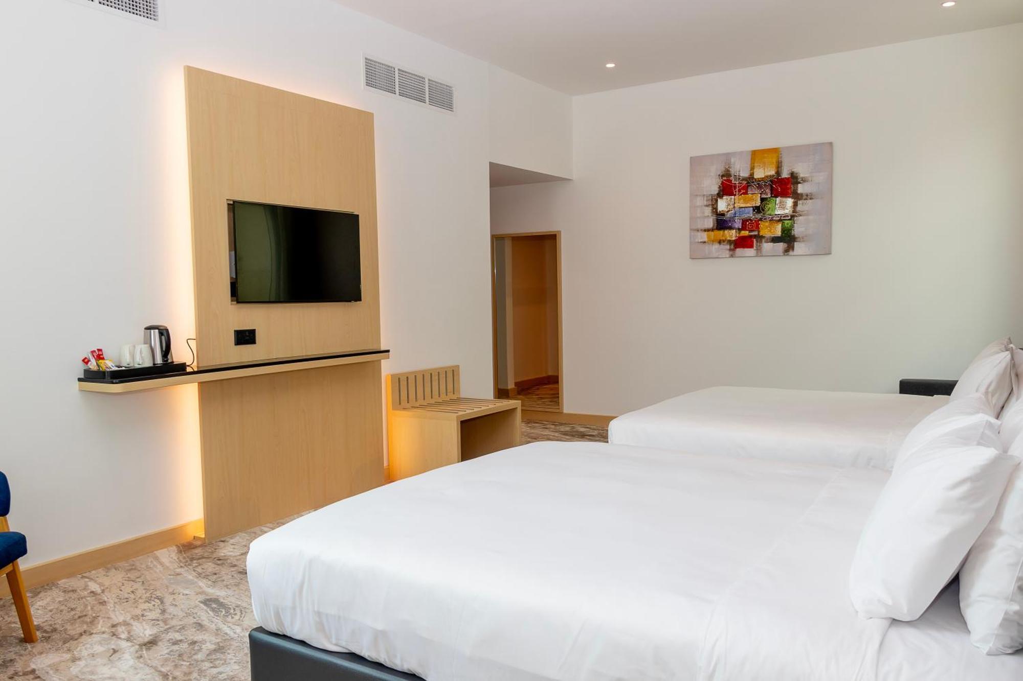 Express Airport By Ihg Hotel 3*