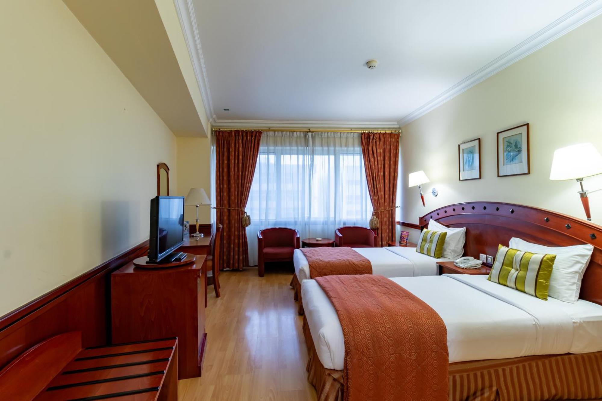 Palace 3*