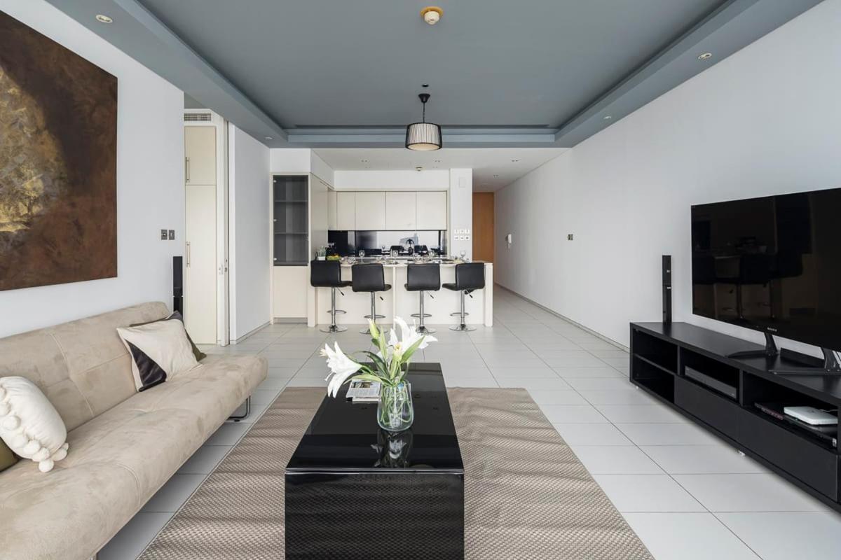 Frank Porter - Index Tower Apartment Dubai