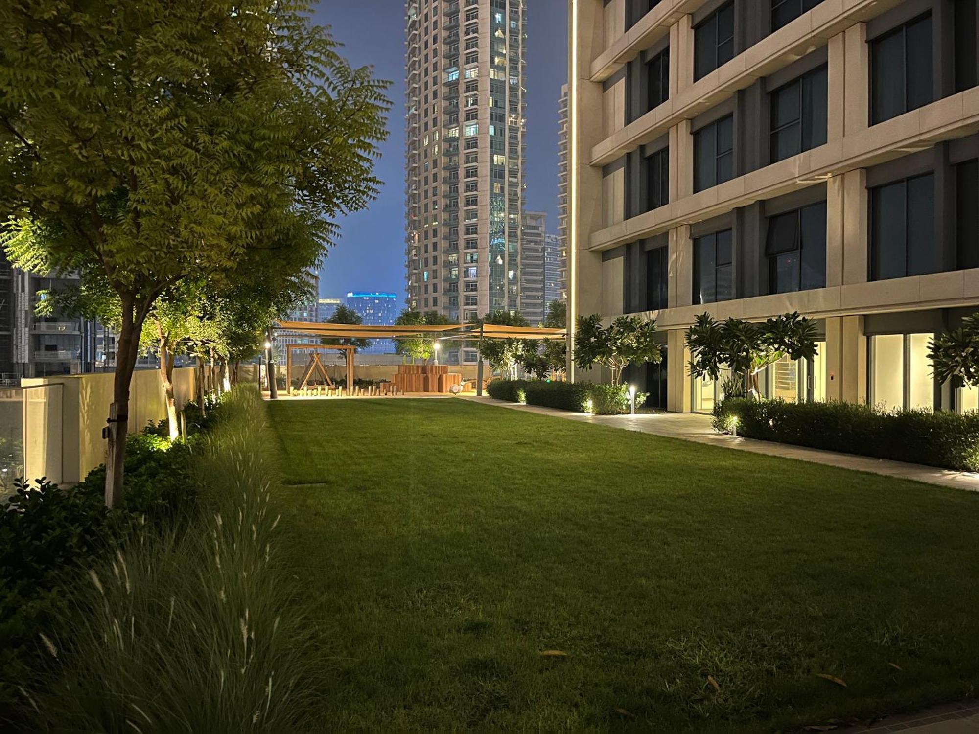 Apartment Ultimate / Amazing Burj Khalifa Views / 5 Min Walk From Mall / 6 People