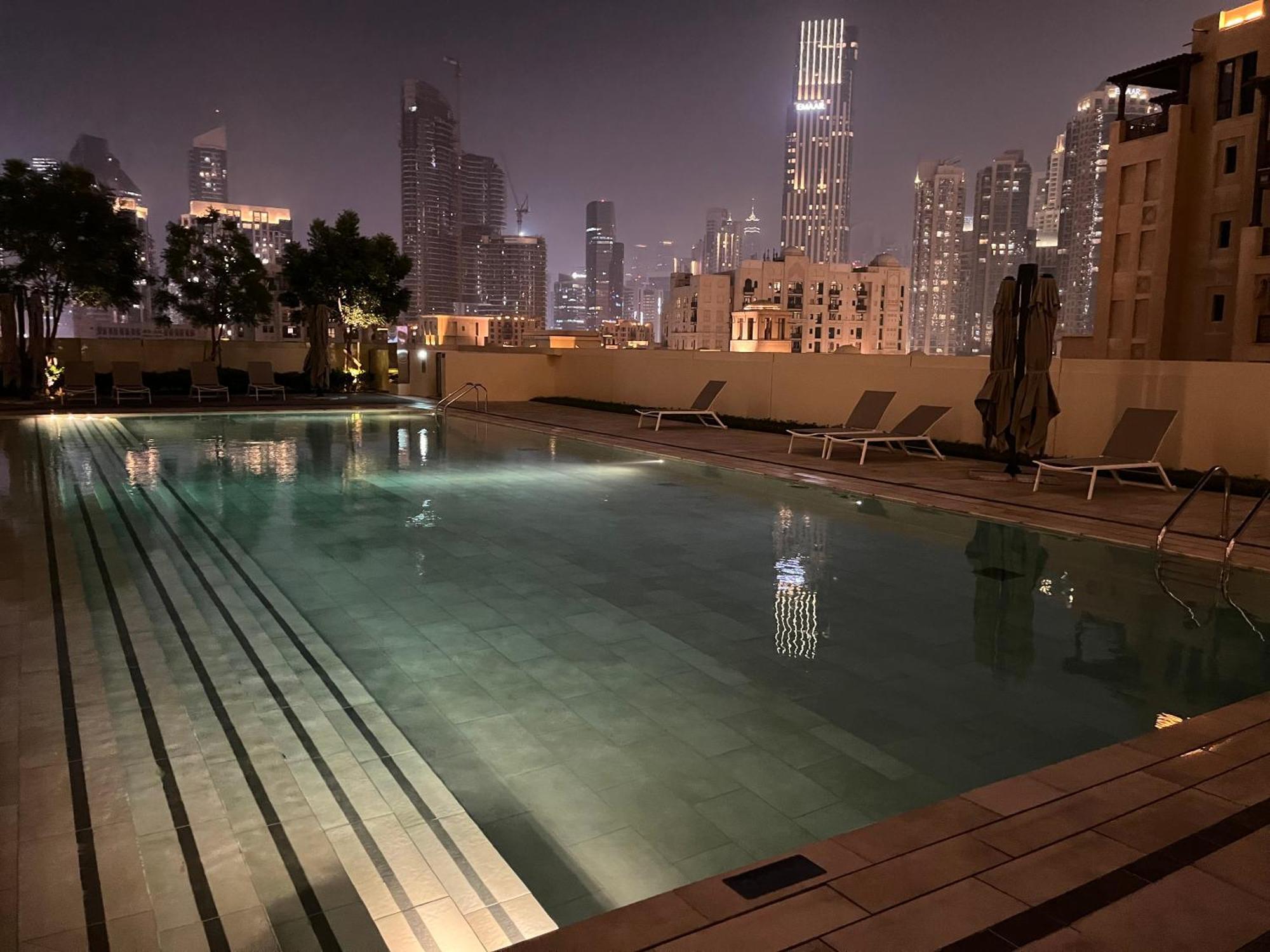 Apartment Ultimate / Amazing Burj Khalifa Views / 5 Min Walk From Mall / 6 People