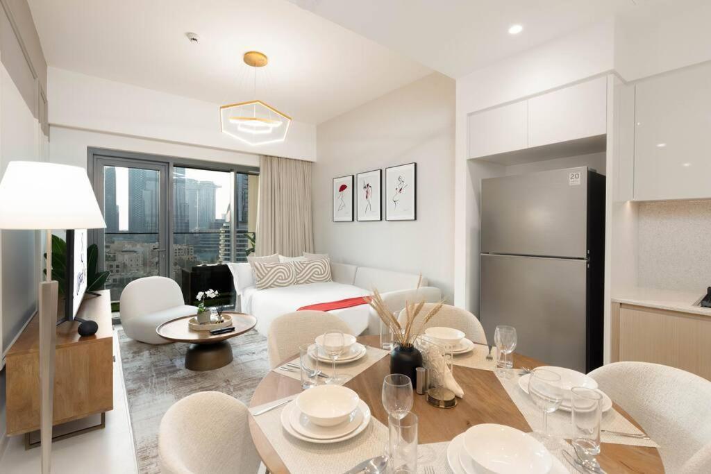 Apartment Ultimate / Amazing Burj Khalifa Views / 5 Min Walk From Mall / 6 People *