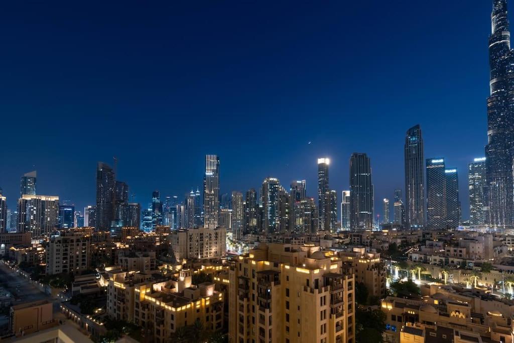 Ultimate / Amazing Burj Khalifa Views / 5 Min Walk From Mall / 6 People Apartment *
