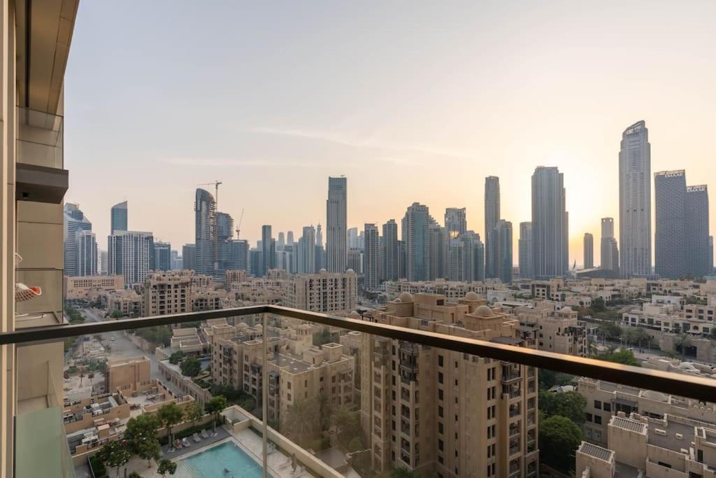 Apartment Ultimate / Amazing Burj Khalifa Views / 5 Min Walk From Mall / 6 People Dubai