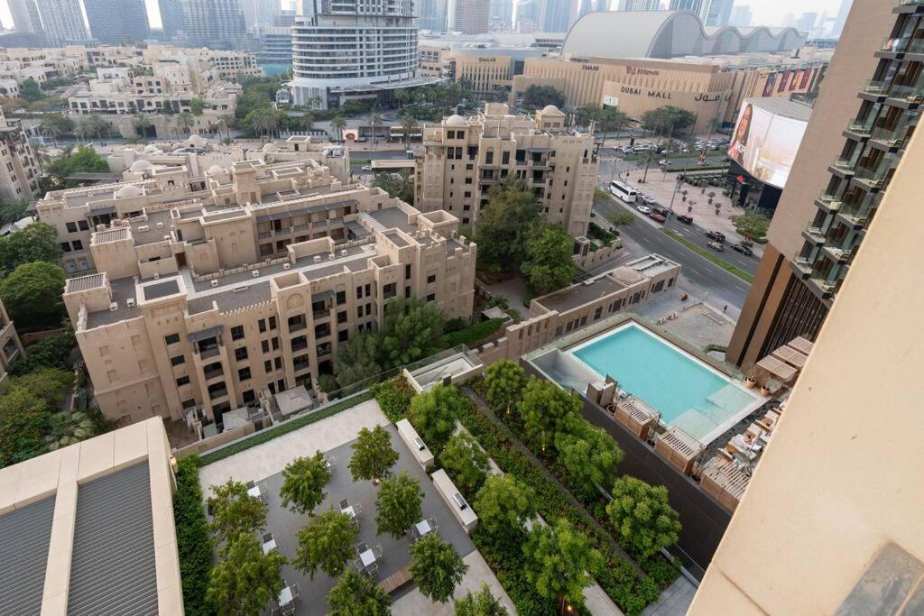 Ultimate / Amazing Burj Khalifa Views / 5 Min Walk From Mall / 6 People Apartment