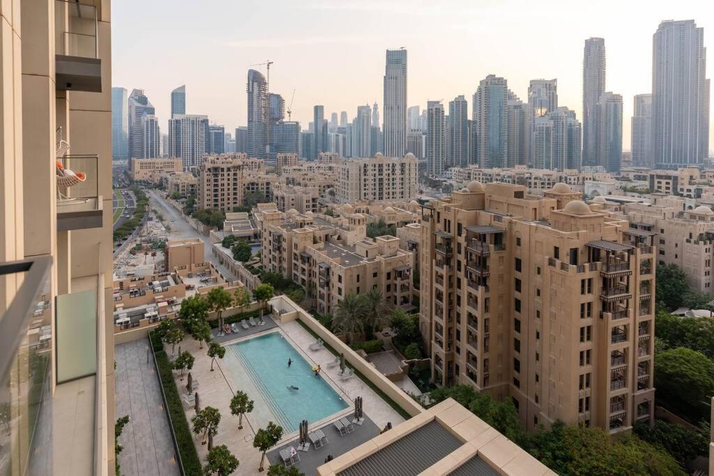 Apartment Ultimate / Amazing Burj Khalifa Views / 5 Min Walk From Mall / 6 People *