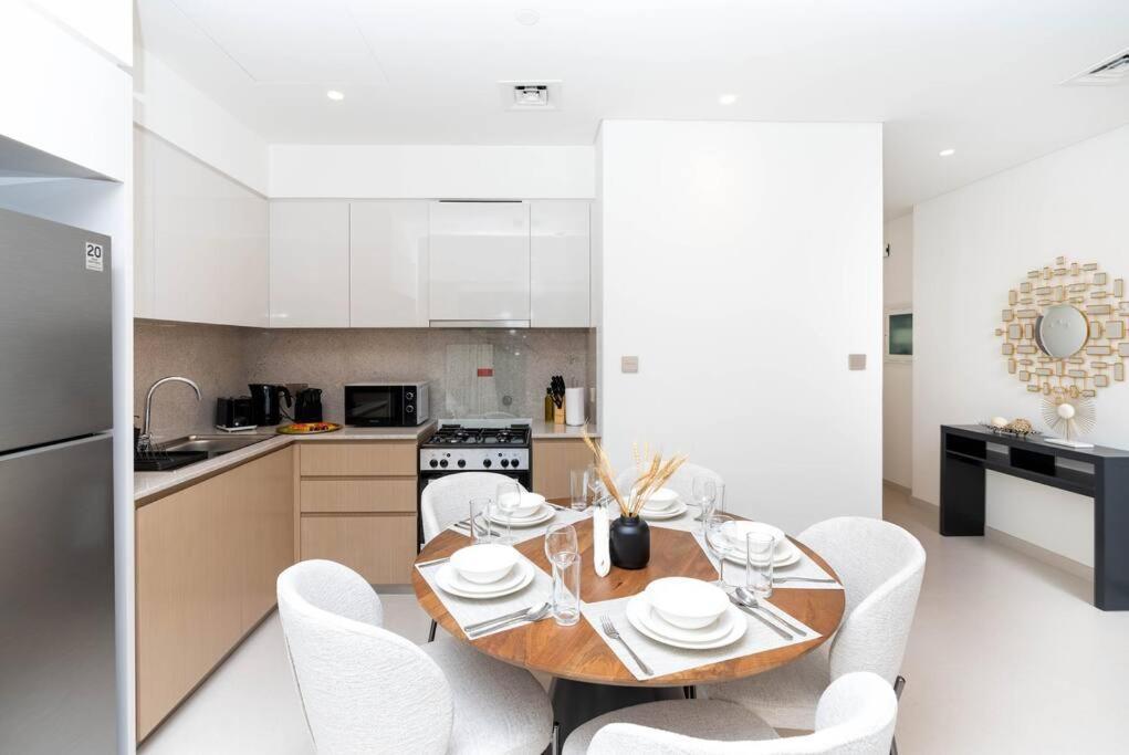 Ultimate / Amazing Burj Khalifa Views / 5 Min Walk From Mall / 6 People Apartment