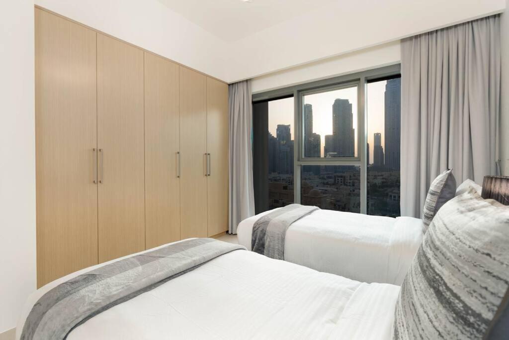 Ultimate / Amazing Burj Khalifa Views / 5 Min Walk From Mall / 6 People Apartment Dubai