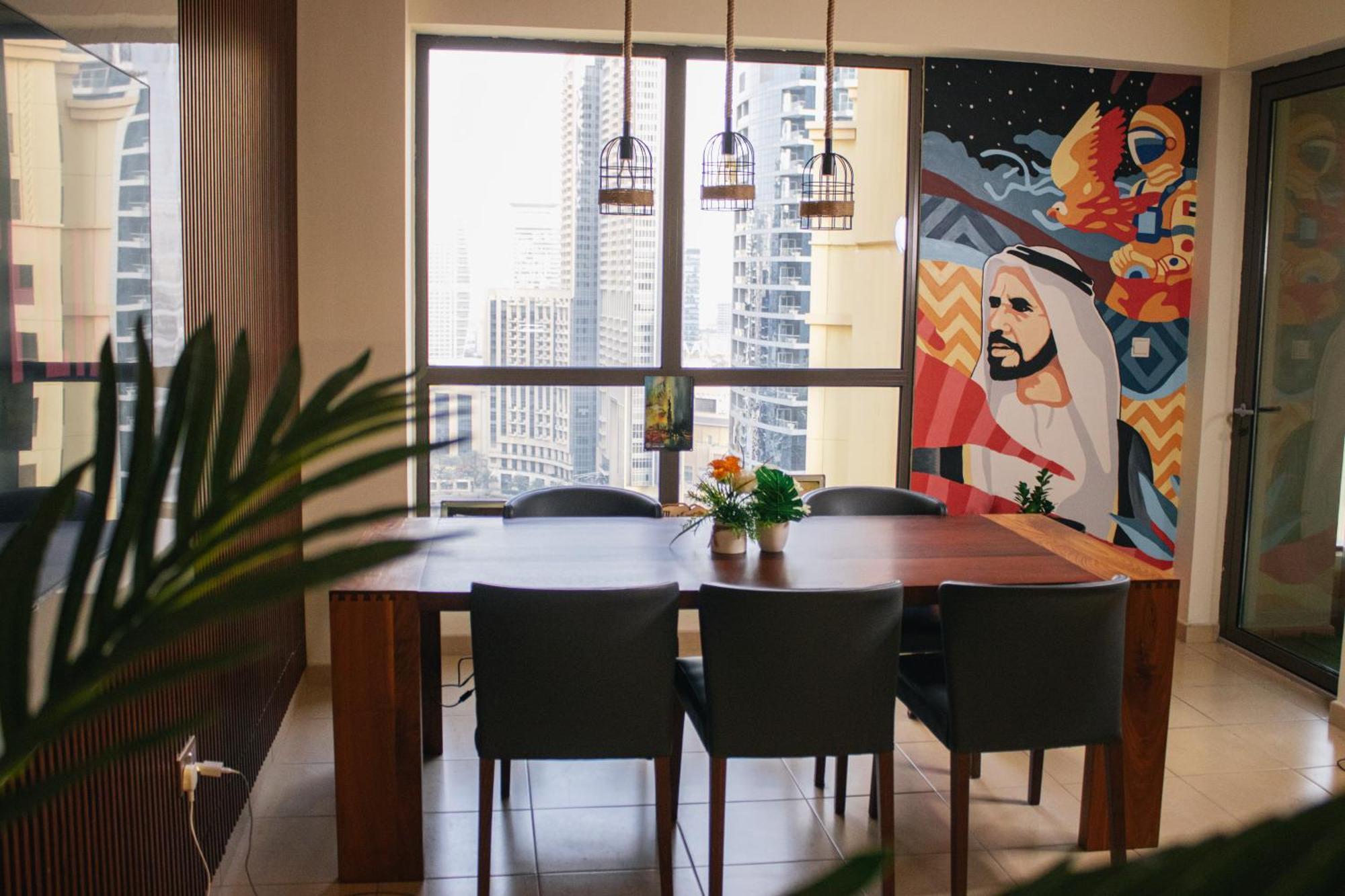 Lunar - Jbr Homestay *