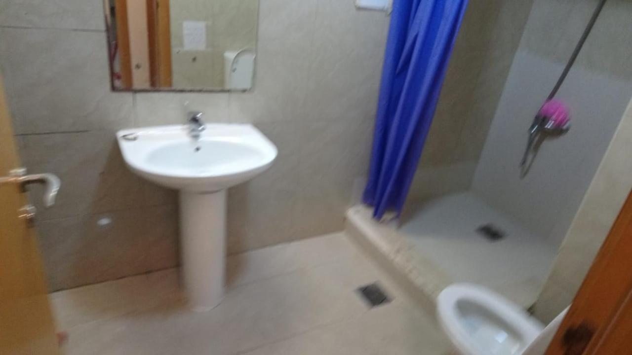 Small Budget For 'girls' Only In Dubai, Marina Privatunterkunft Dubai
