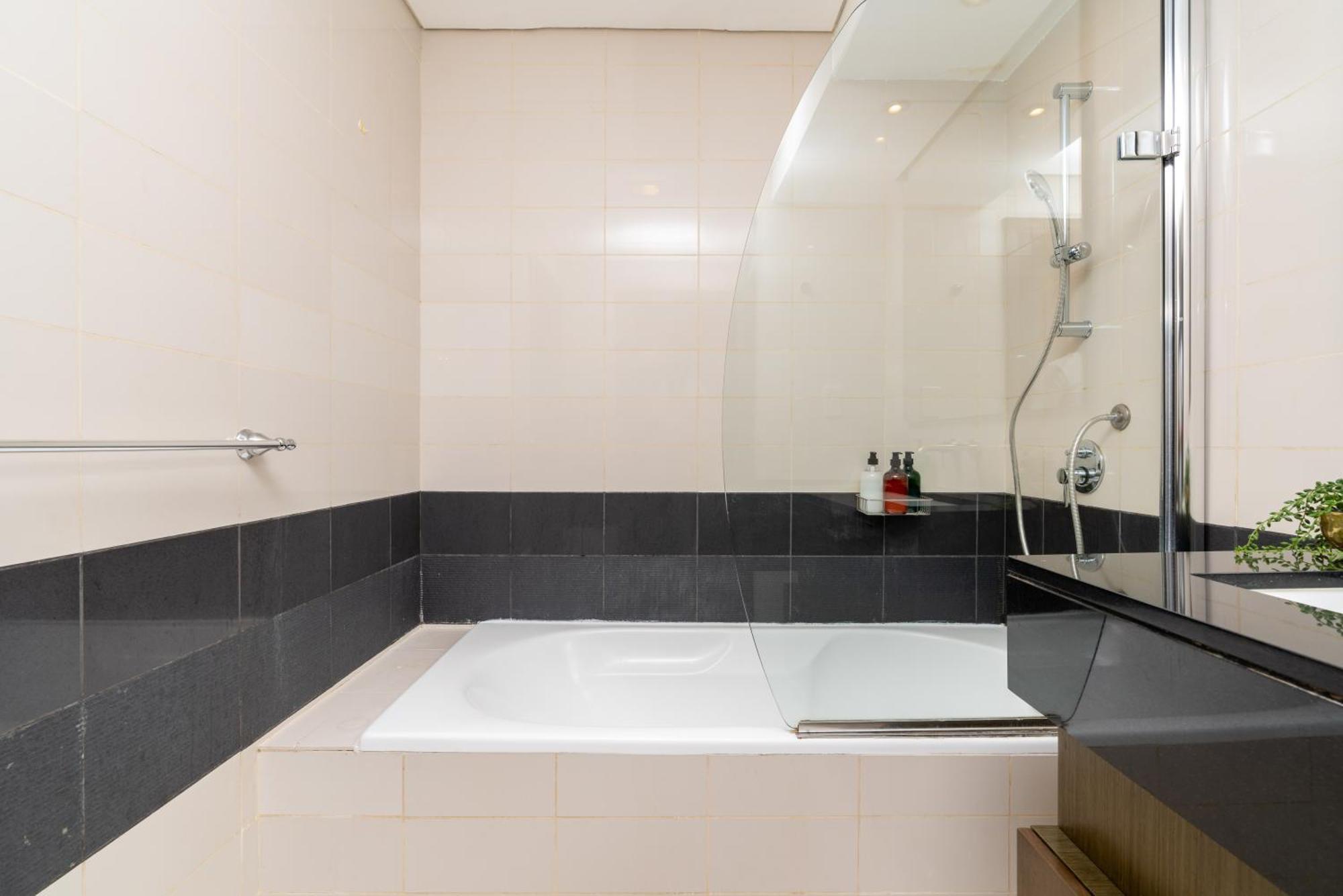 Daire Ultimate / 5 Min Walk From Mall / 5 People / Downtown Boulevard