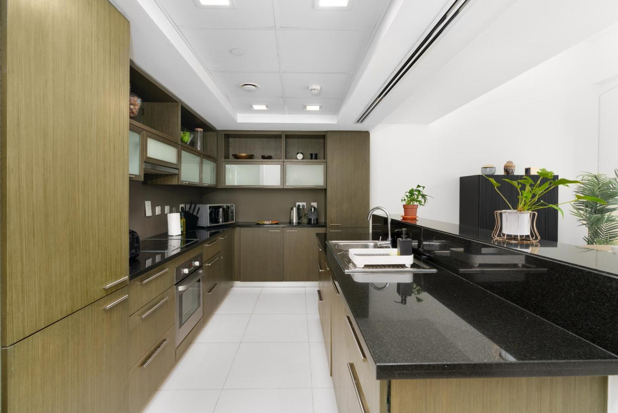 Ultimate / 5 Min Walk From Mall / 5 People / Downtown Boulevard *