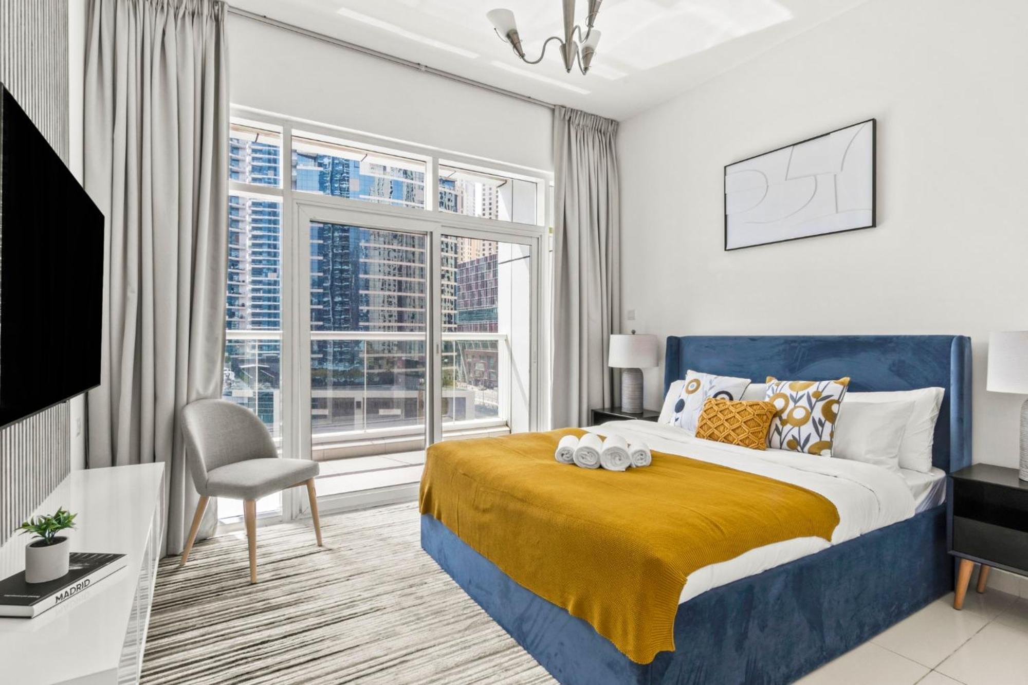 Lavish 2br With Charming Marina View Apartment