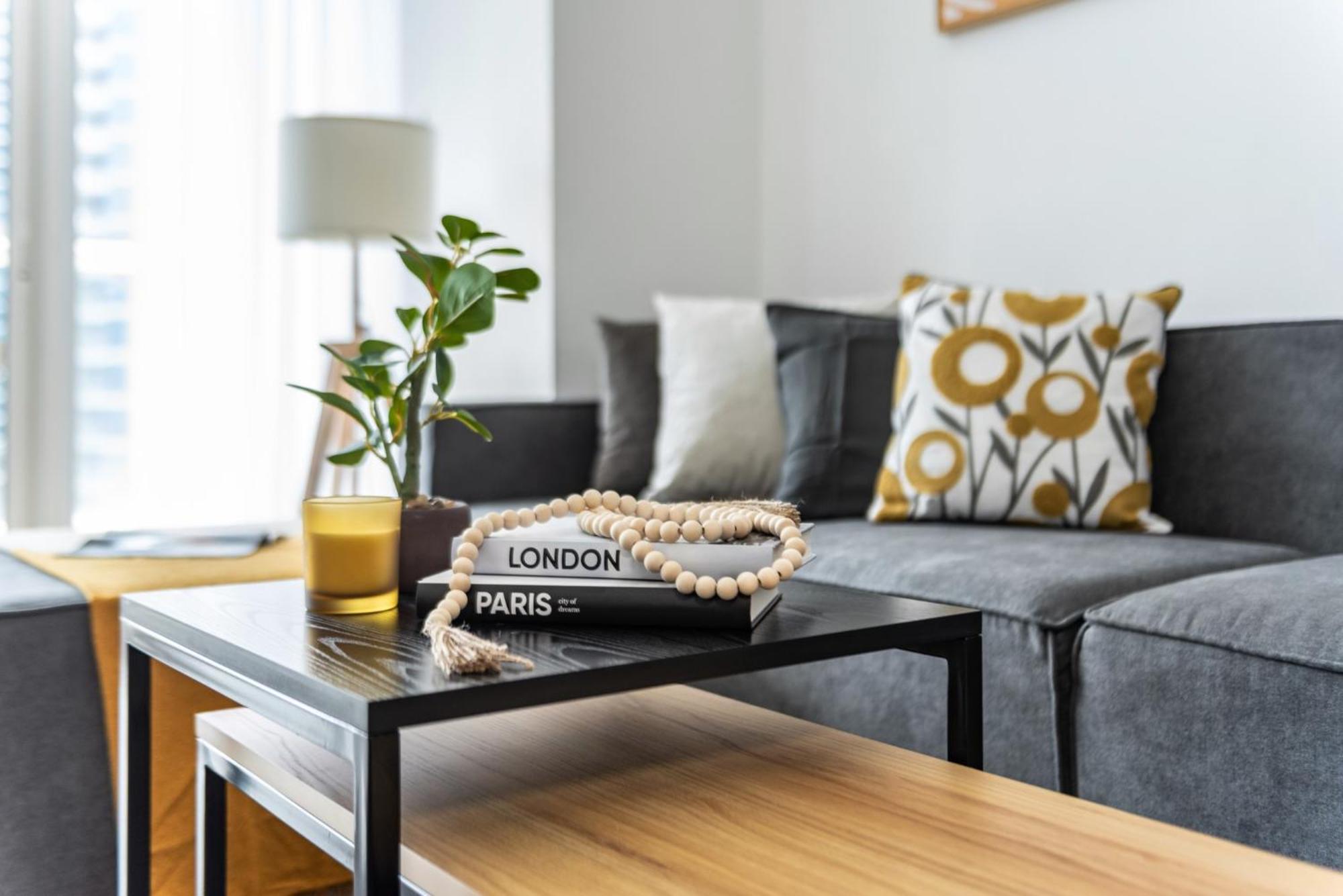 Lavish 2br With Charming Marina View Apartment *