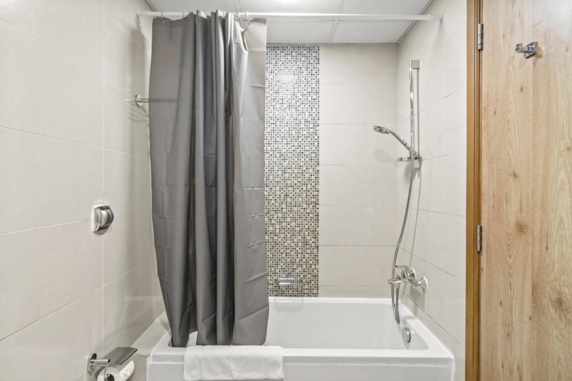 Lavish 2br With Charming Marina View Apartment