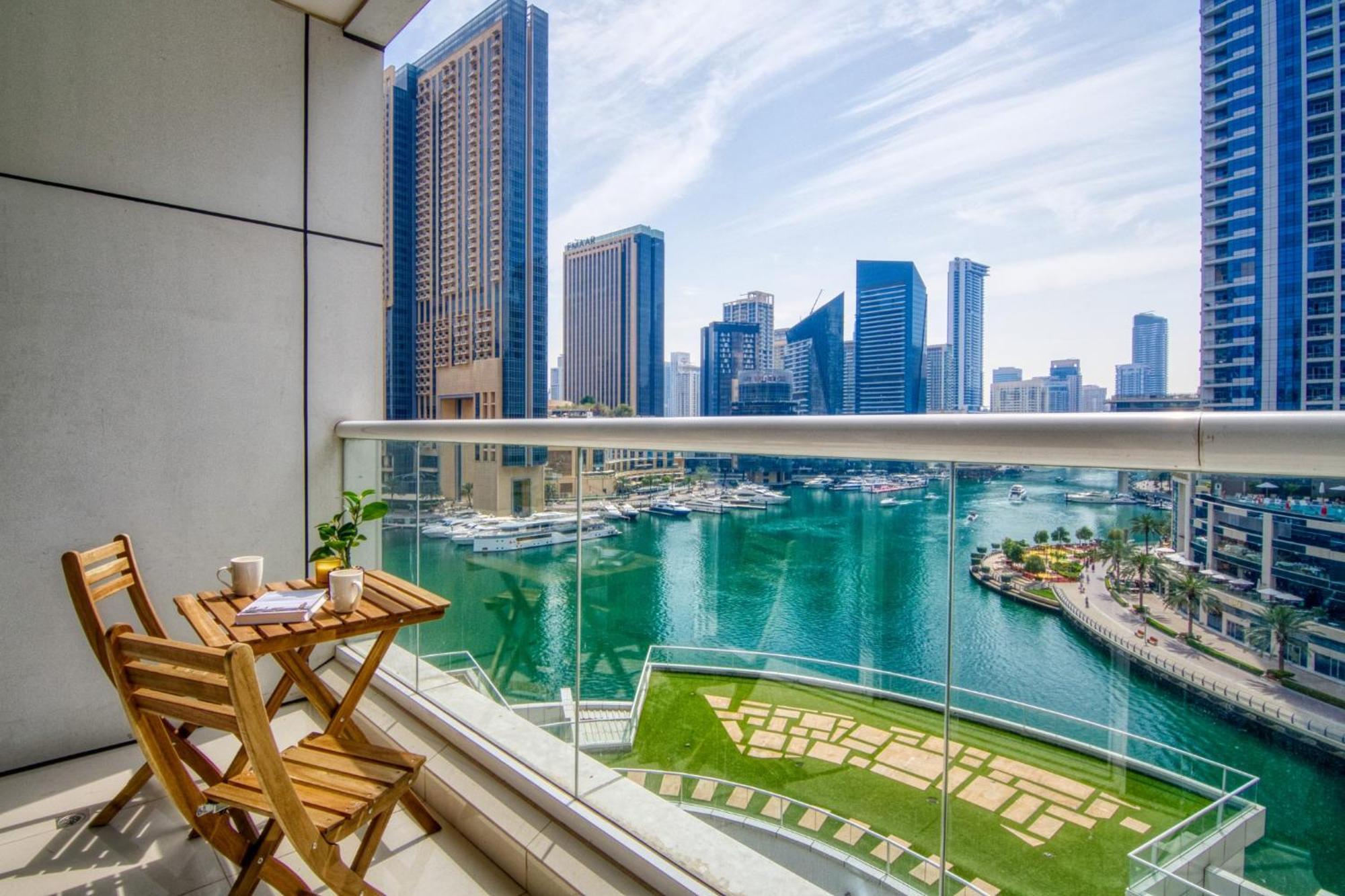 Apartment Lavish 2br With Charming Marina View Dubai
