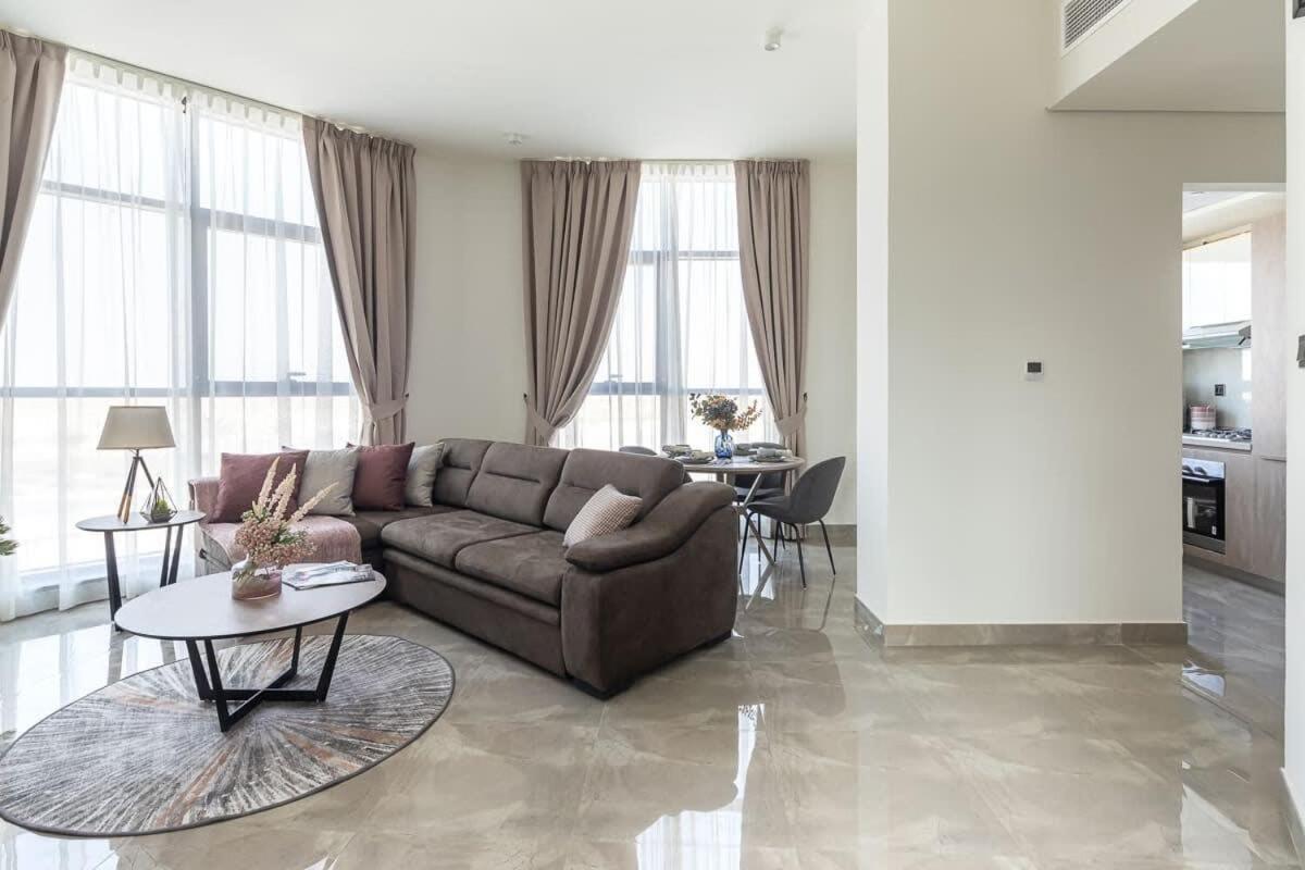 Frank Porter - Majestique Apartment *