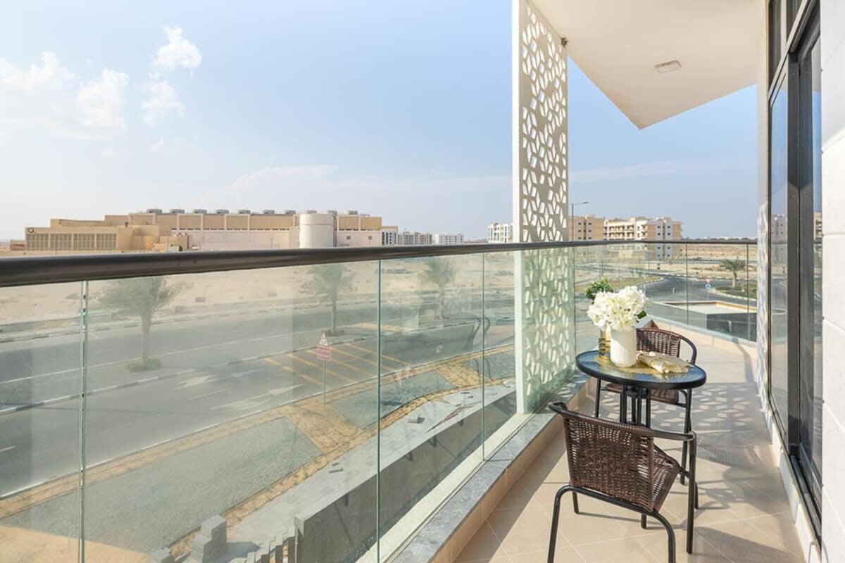Frank Porter - Majestique Apartment Dubai