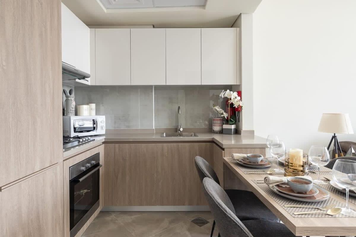 Frank Porter - Majestique 2 Apartment Dubai