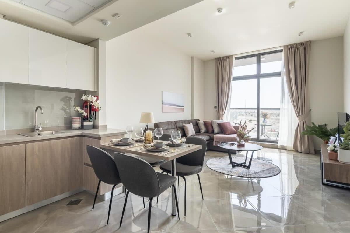 Frank Porter - Majestique 2 Apartment *