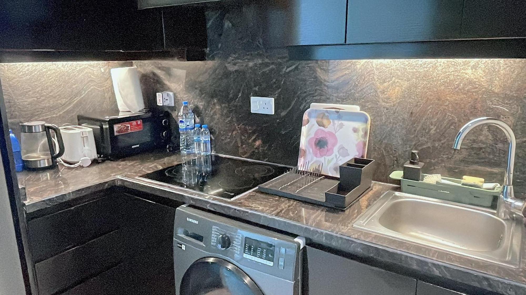 Apartment Bright & Cozy 1 Bedroom Canal View In Marina *