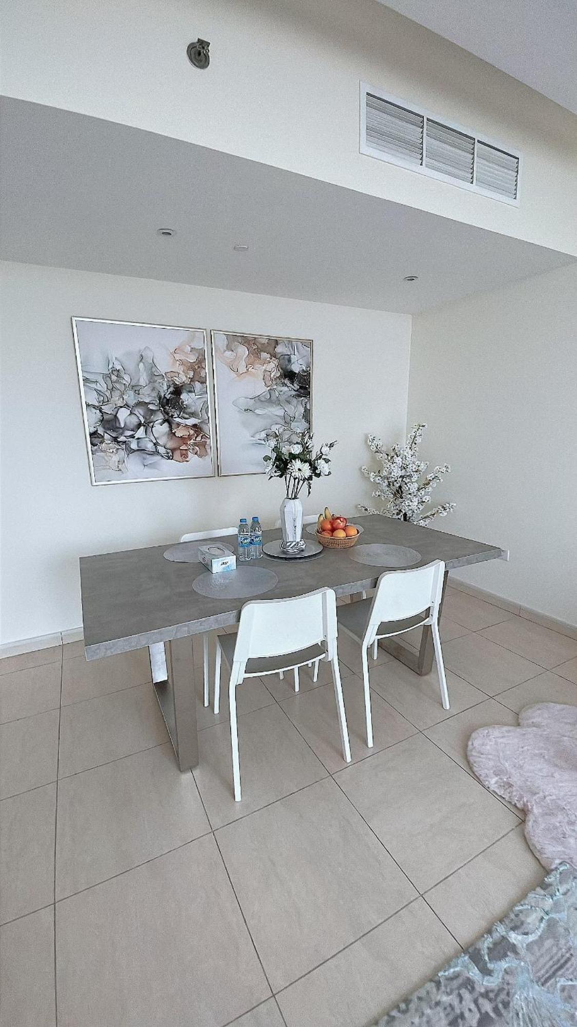 Bright & Cozy 1 Bedroom Canal View In Marina *