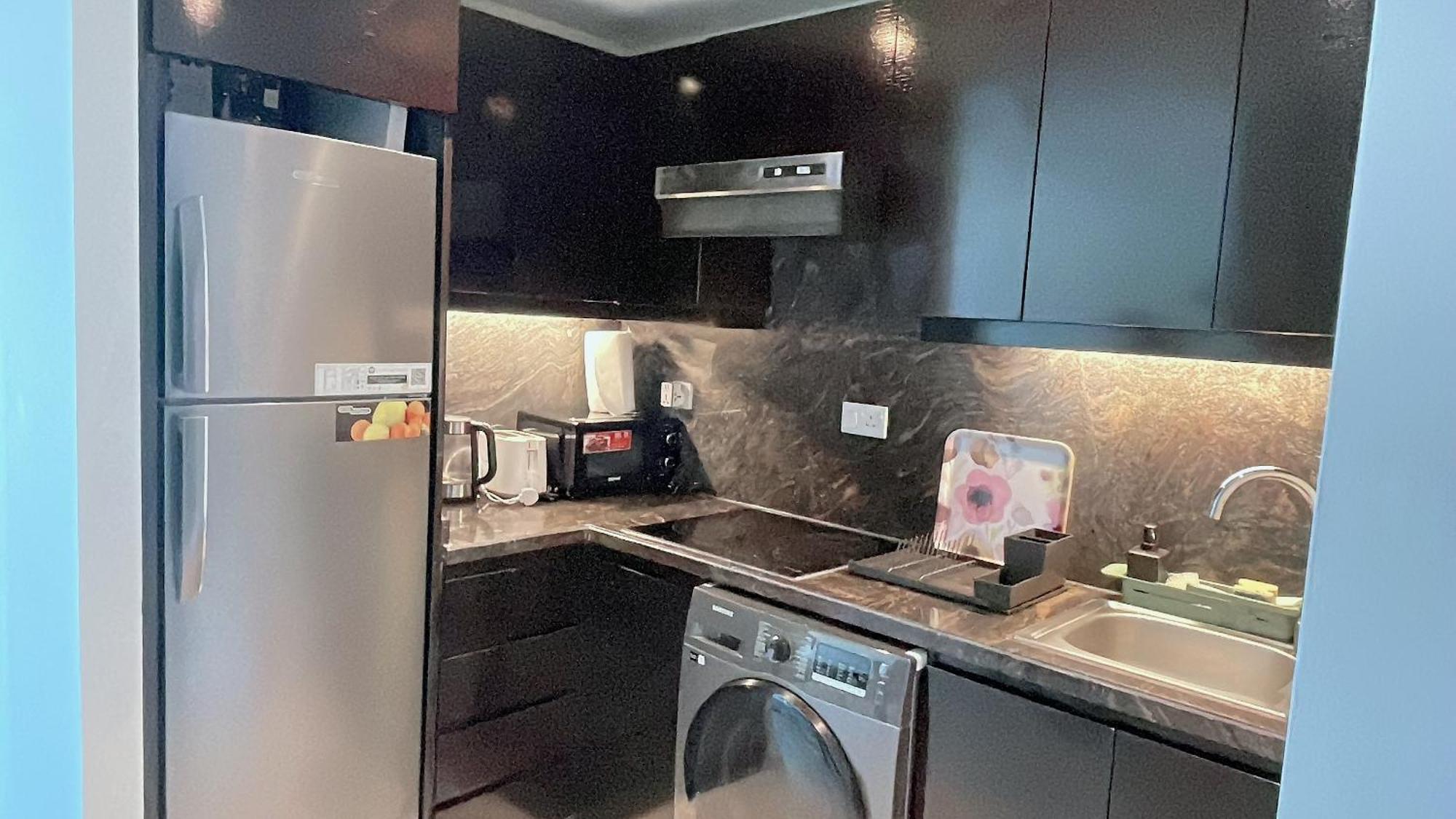 Bright & Cozy 1 Bedroom Canal View In Marina