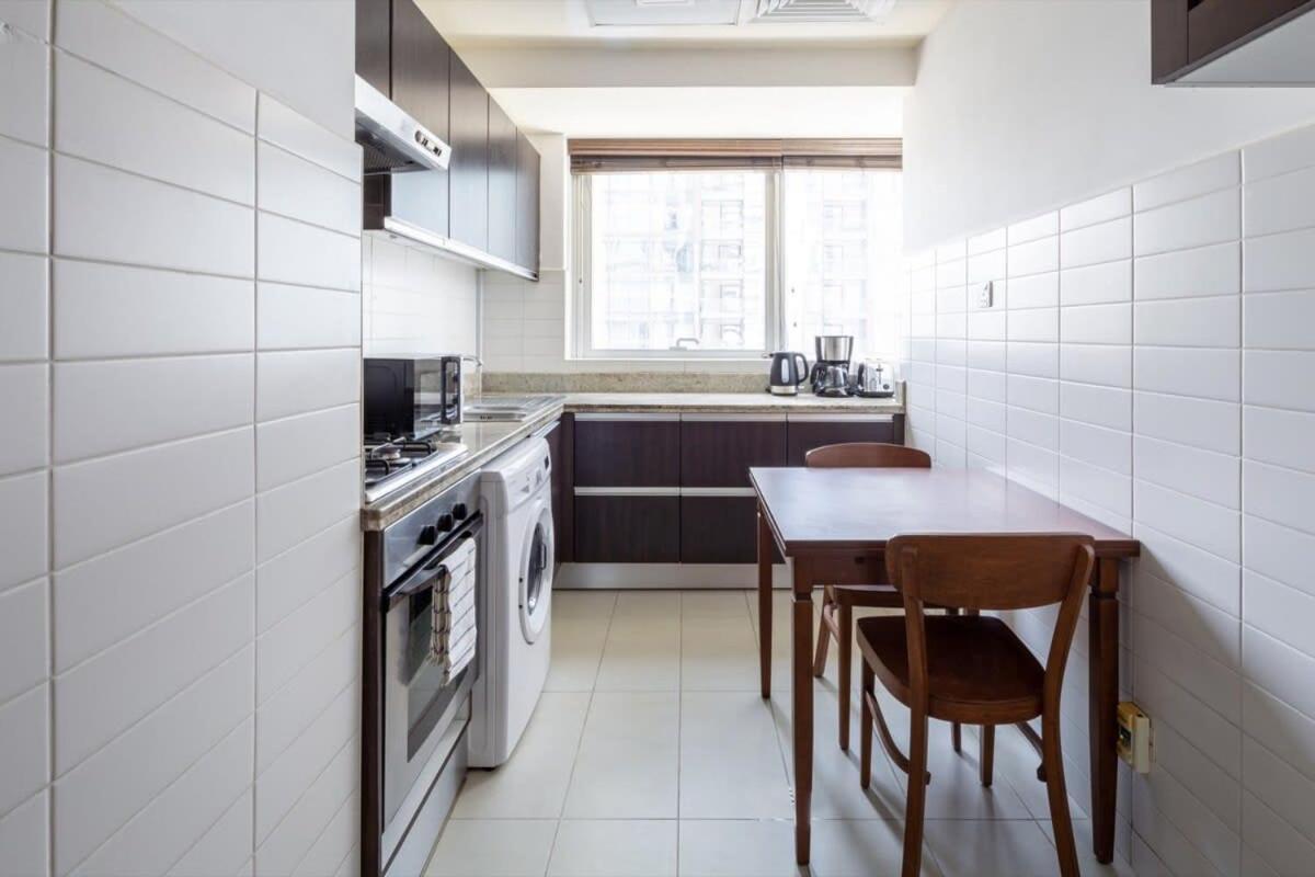 Frank Porter - Marina Heights Apartment *