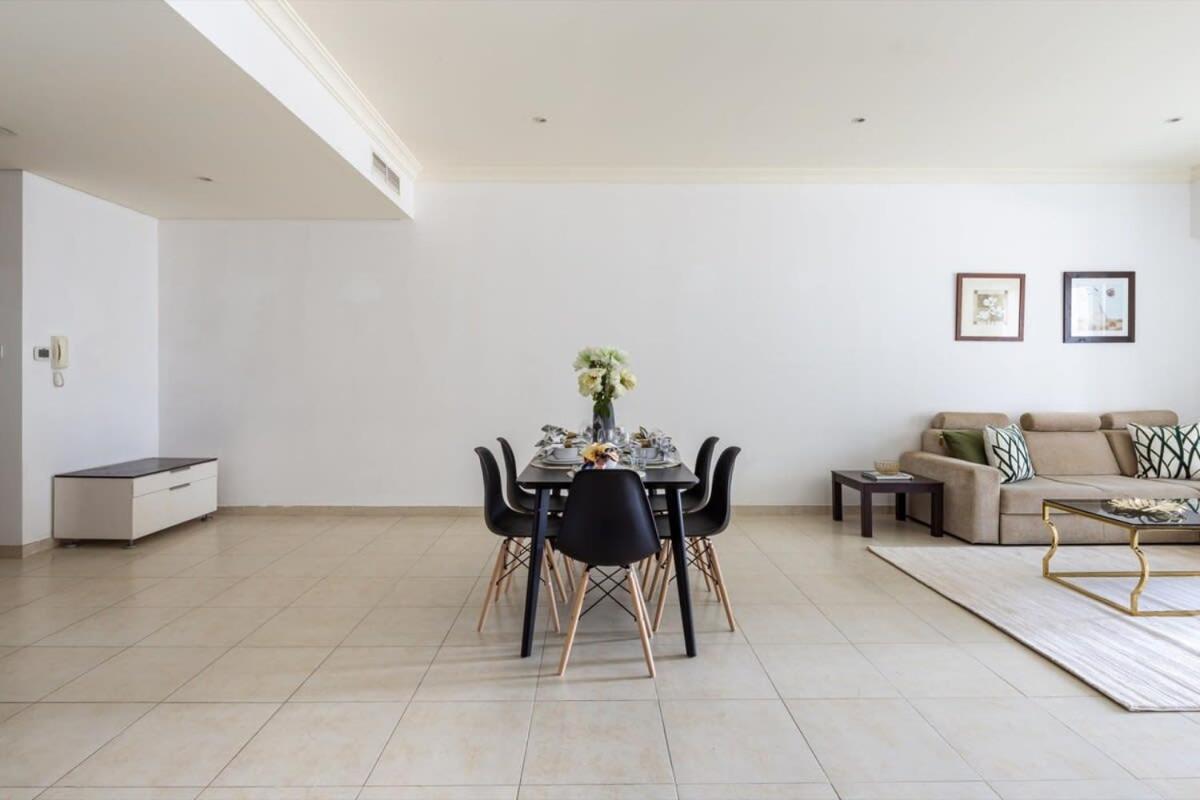 Frank Porter - Marina Heights * Dubai