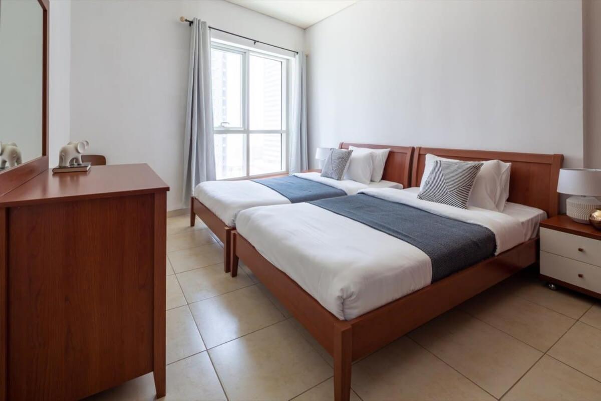 Frank Porter - Marina Heights Apartment Dubai