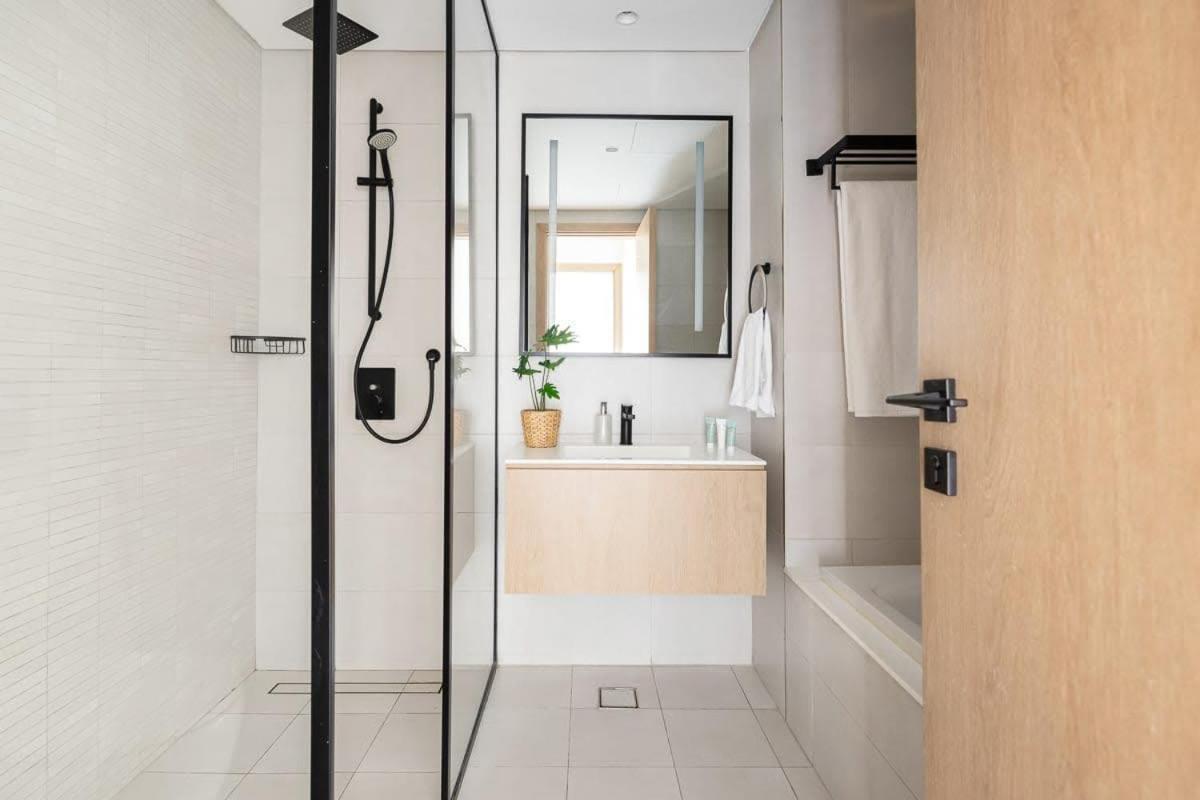 Frank Porter - Marquise Square Apartment