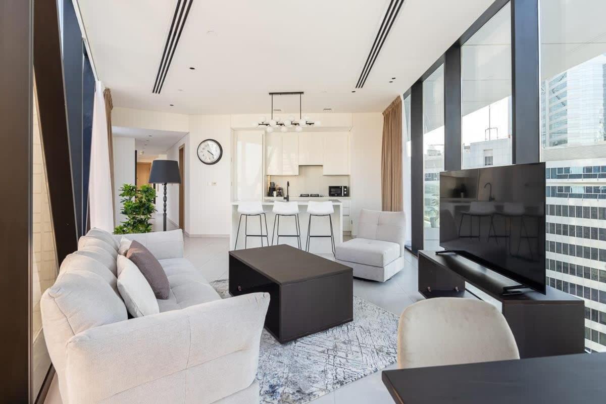 Frank Porter - Marquise Square Apartment Dubai