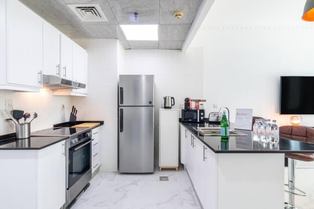 Apartamento First Class 1br Modern And Spacious Dubai