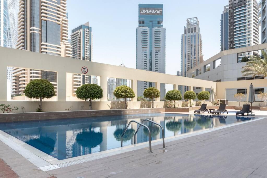 Apartamento First Class 1br Modern And Spacious Dubai
